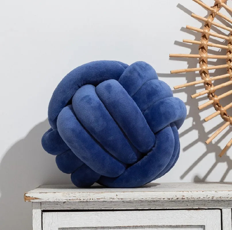 Samt Kissen mit Knoten