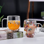 Eleganter Isolierglasbecher mit Trockenblumen-Dekor