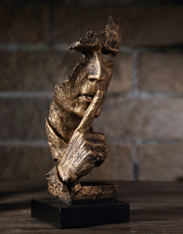 Abstrakte goldene Skulptur – Moderne skandinavische Dekoration