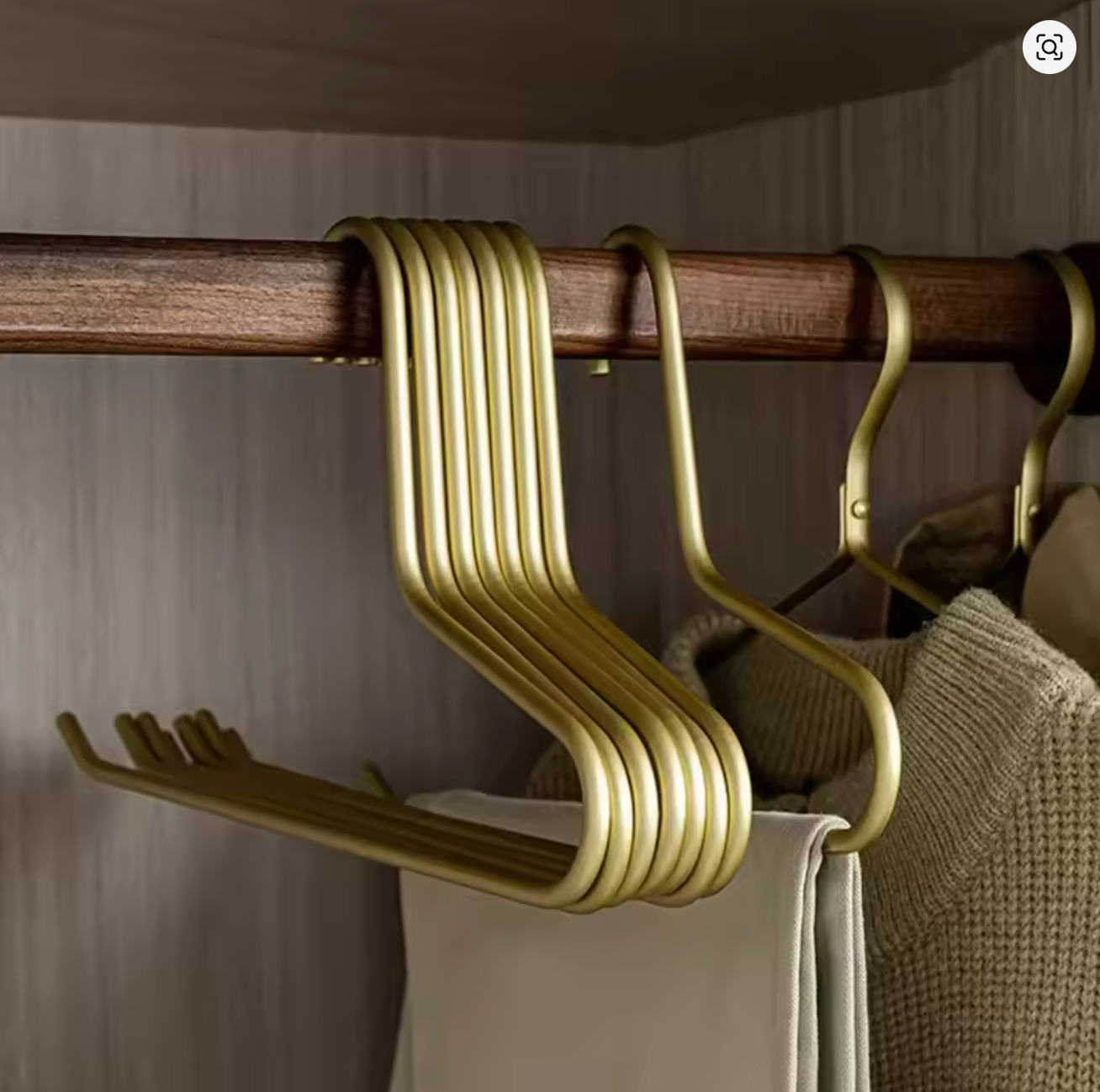 Stylish Metal Hanger Set – 5 Pieces for Your Wardrobe