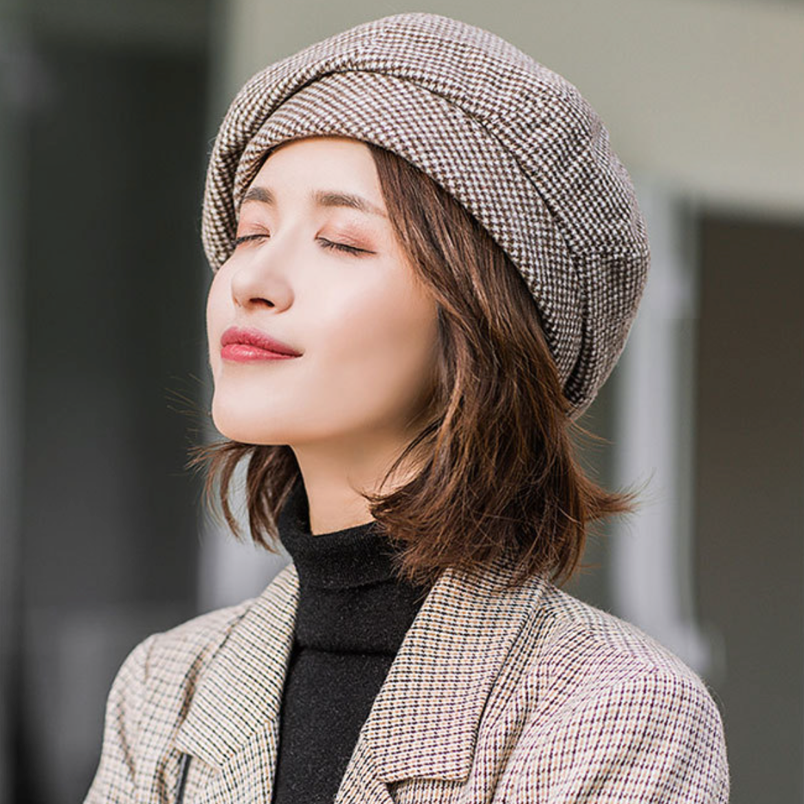 Elegant Women's Beanie Hat for Timeless Comfort