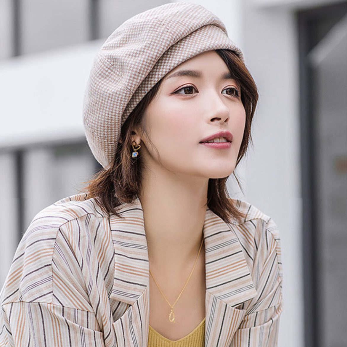 Elegant Women's Beanie Hat for Timeless Comfort