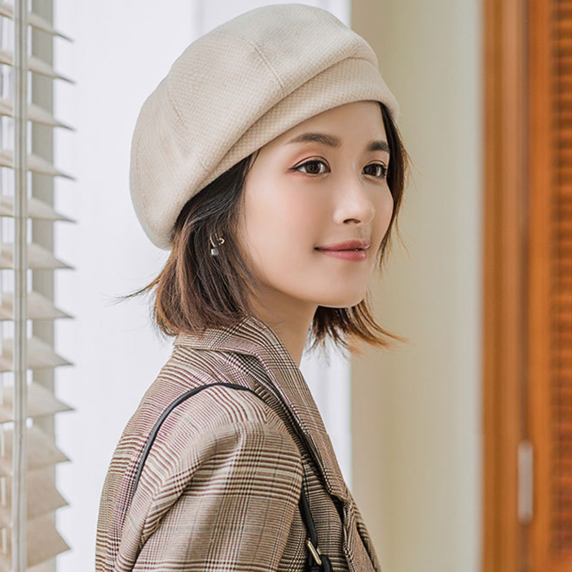 Elegant Women's Beanie Hat for Timeless Comfort