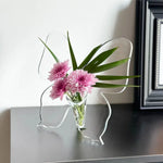 Klarer Blumenvasen mit künstlerischem Schmetterlingsdesign