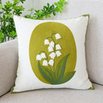 Floraler Kissenbezug mit lebhaften Tulpenmotiven