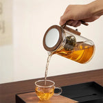 Elegante Glas-Teekanne mit Holzgriff – Teegenuss auf höchstem Niveau