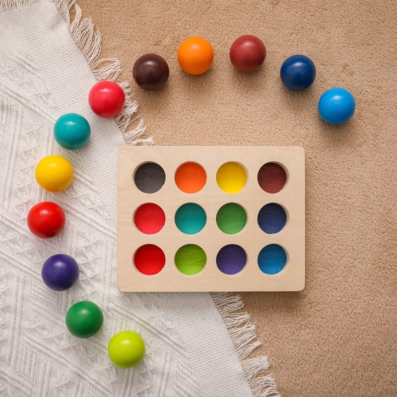 Sortierspiel mit Farbenkugeln – Lernspiel für Kinder