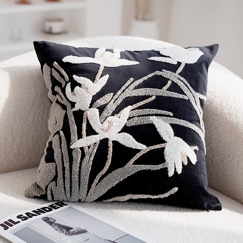 Luxuriöser Samt-Kissenbezug mit Orchideenmotiv