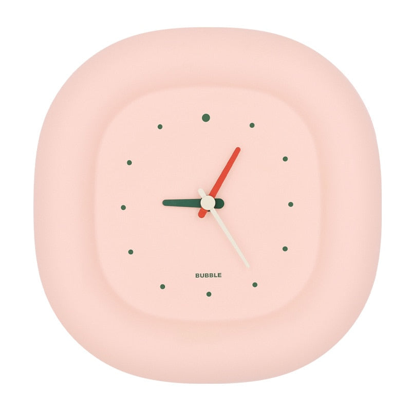 Minimalistische Wanduhr mit modernem Design