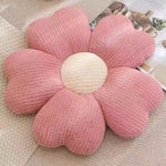 Plüschiges Kissen mit Kleeblattblüten
