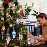 Bunte Weihnachtsbaum-Dekoration – Fröhliche Christbaumschmuck-Elemente