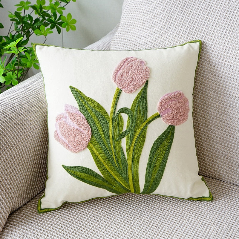Floraler Kissenbezug mit lebhaften Tulpenmotiven