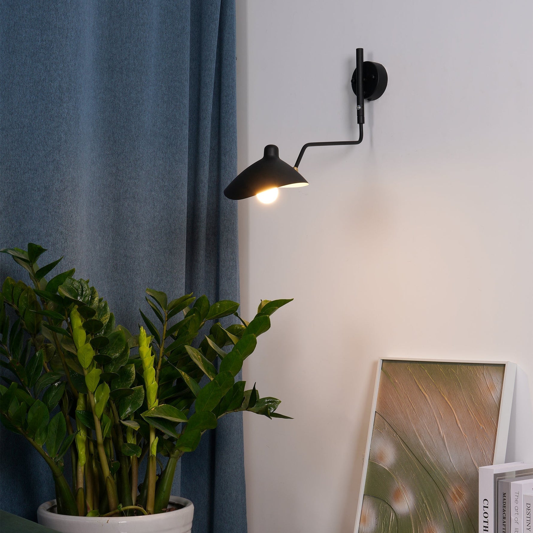 Elegante Wandlampe mit flexibler Ausrichtung