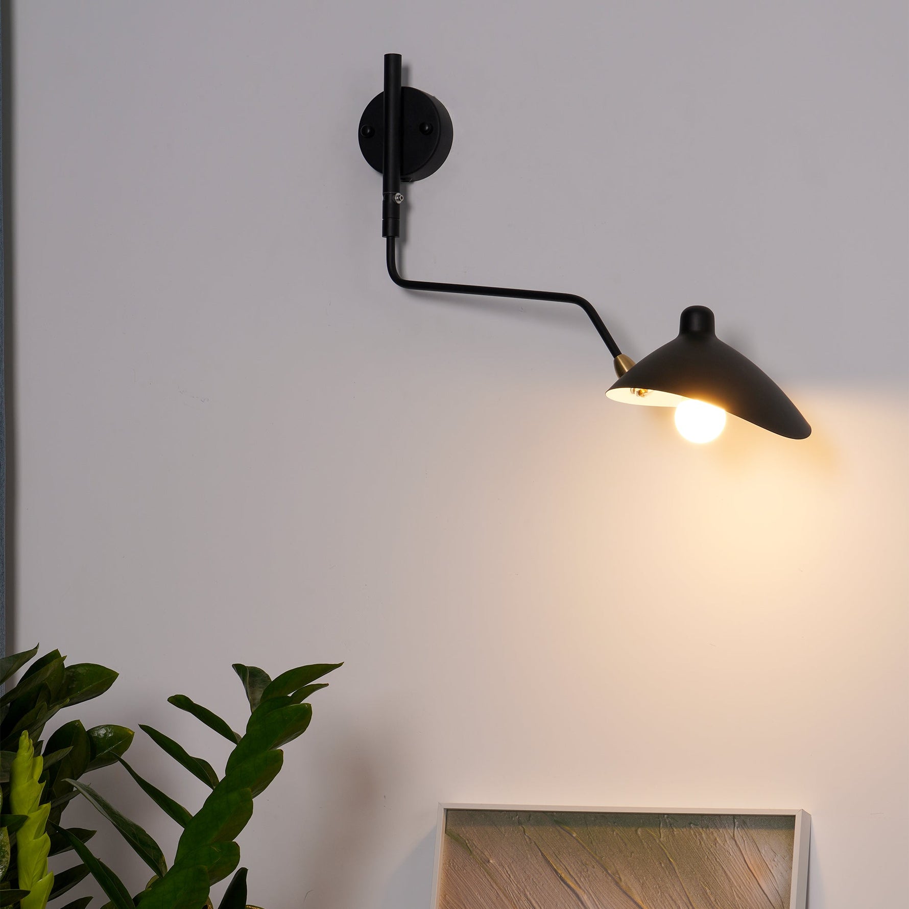 Elegante Wandlampe mit flexibler Ausrichtung