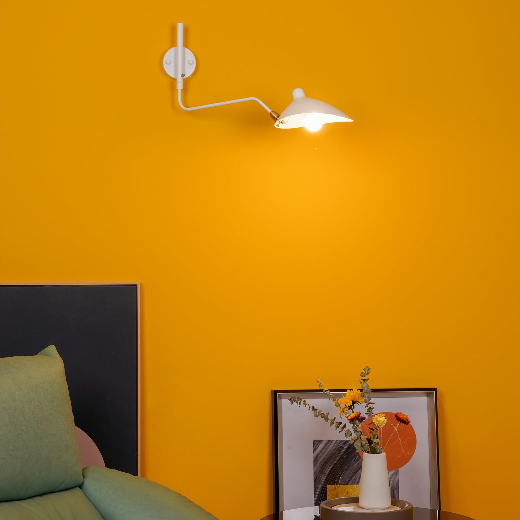 Elegante Wandlampe mit flexibler Ausrichtung