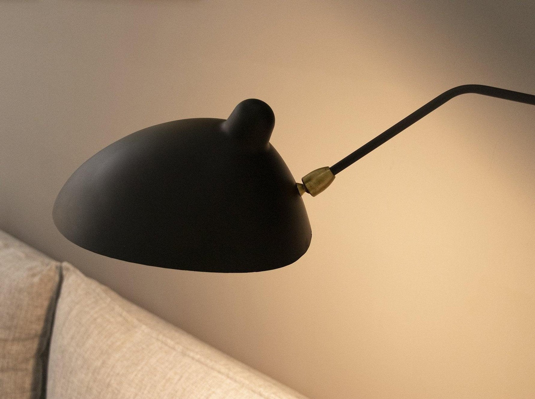 Elegante Wandlampe mit flexibler Ausrichtung