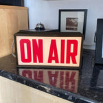 Retro Lichtbox Tischlampe mit On Air Schild
