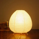 Stimmungsvolle Tischlampe im japanischen Design