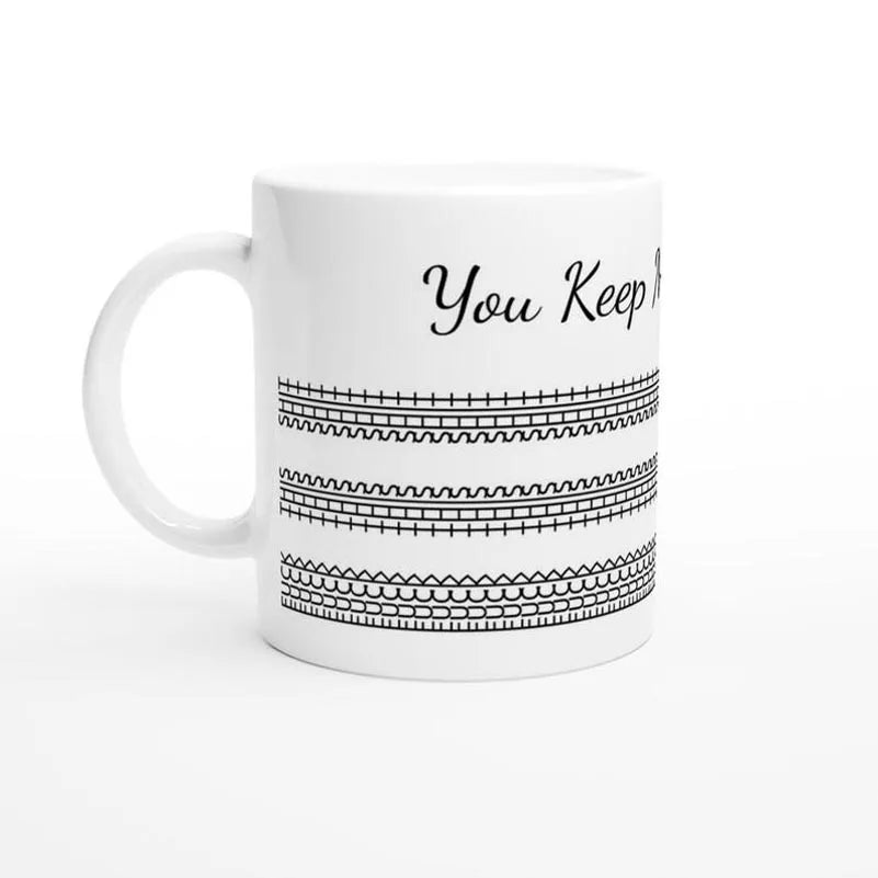 Kreative Kaffeetasse mit verstecktem Ausdruck