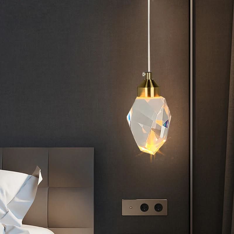 Elegante LED-Hängelampe mit facettiertem Kristallschirm