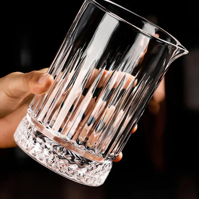 Elegantes Cocktailmixglas für perfekte Drinks