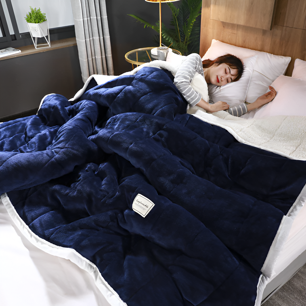 Luxurious Cuddle Blanket – Soft, Warm, and Versatile