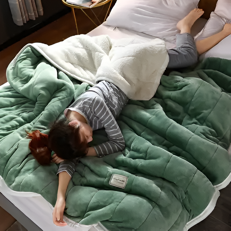 Luxurious Cuddle Blanket – Soft, Warm, and Versatile