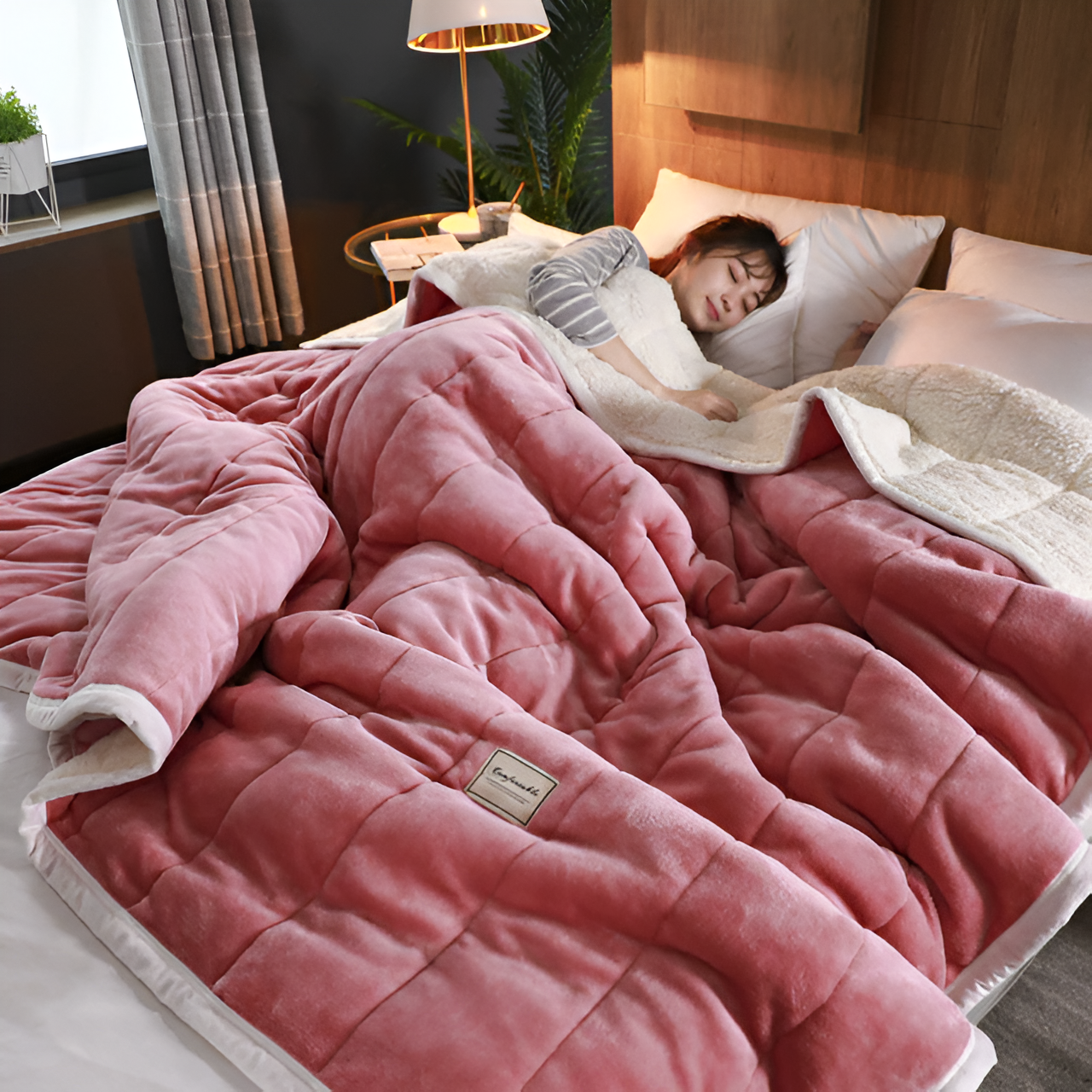 Luxurious Cuddle Blanket – Soft, Warm, and Versatile