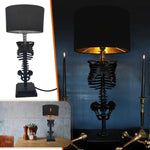 Kreative Tischlampe im Skelett-Design