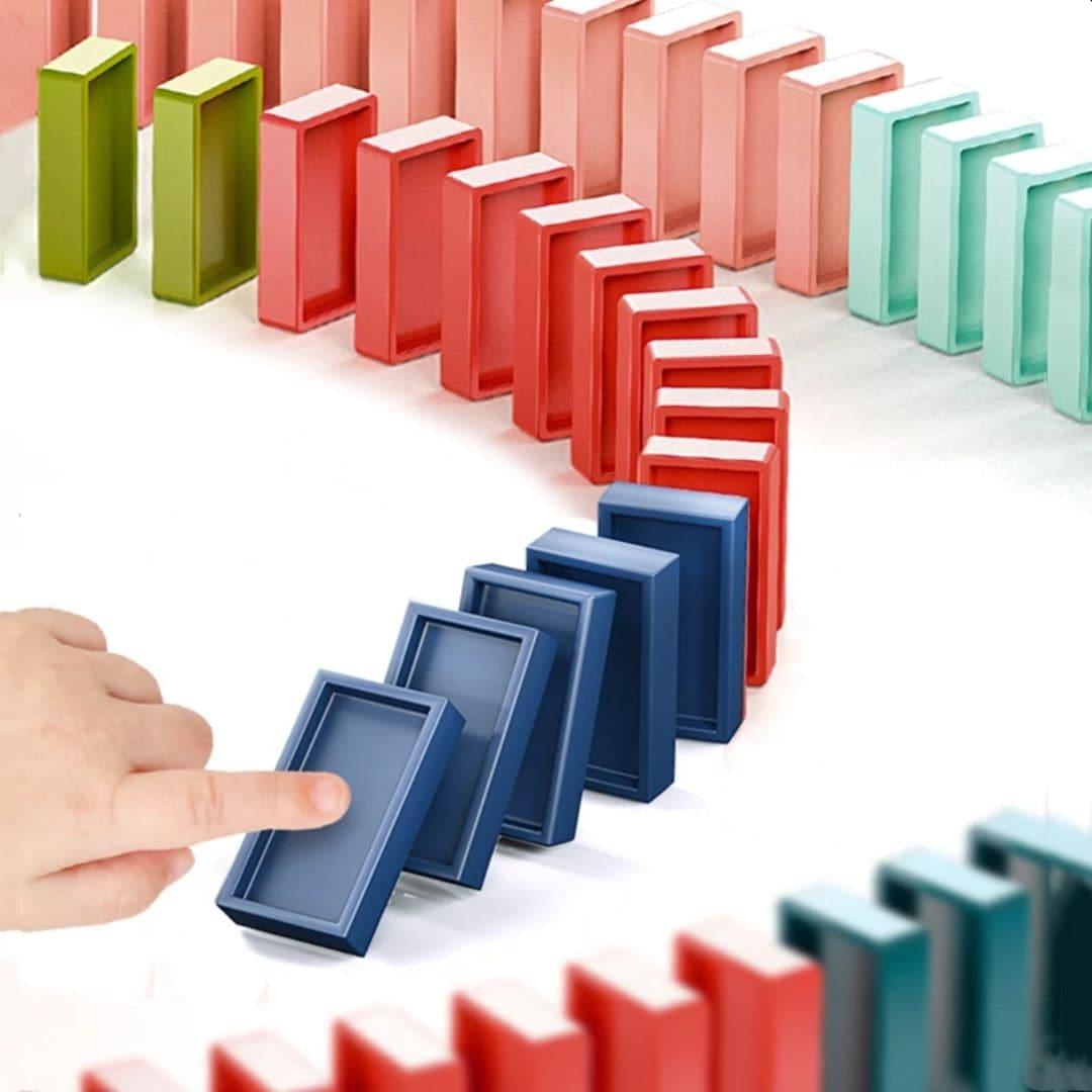 Domino-Zug für kreative Köpfe