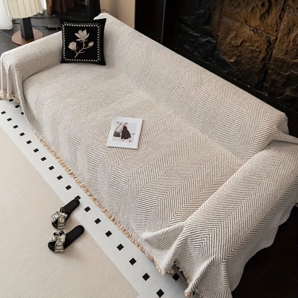 Schützender Überwurf für Ihre Couch im Wohnzimmer