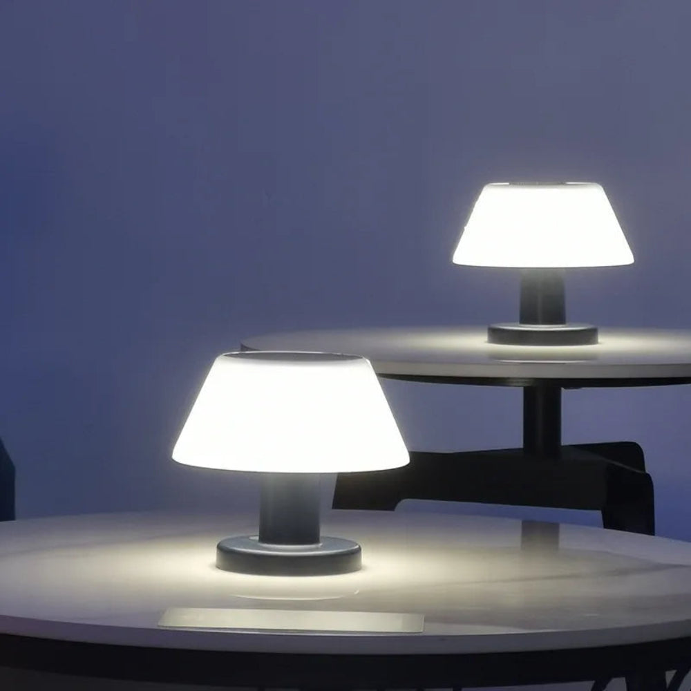 Moderne Solarbetriebene Tischlampe – USB-Wiederaufladbare Lichtquelle für Gemütliche Abende