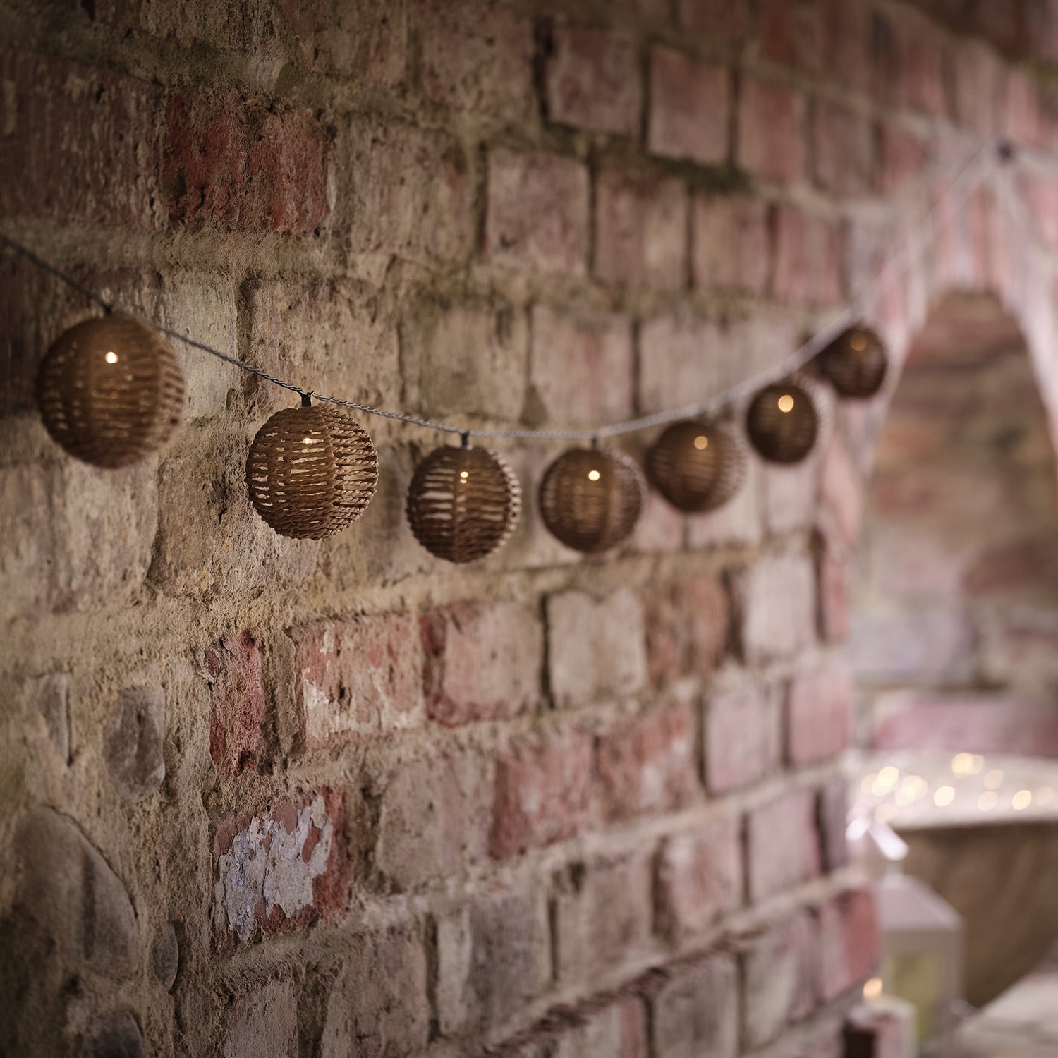 Sonnenlicht Rattan-Lichterkette - 10 Ballbeleuchtungen mit 8 Effekten, 2,25 m Warmweiß für den Außenbereich