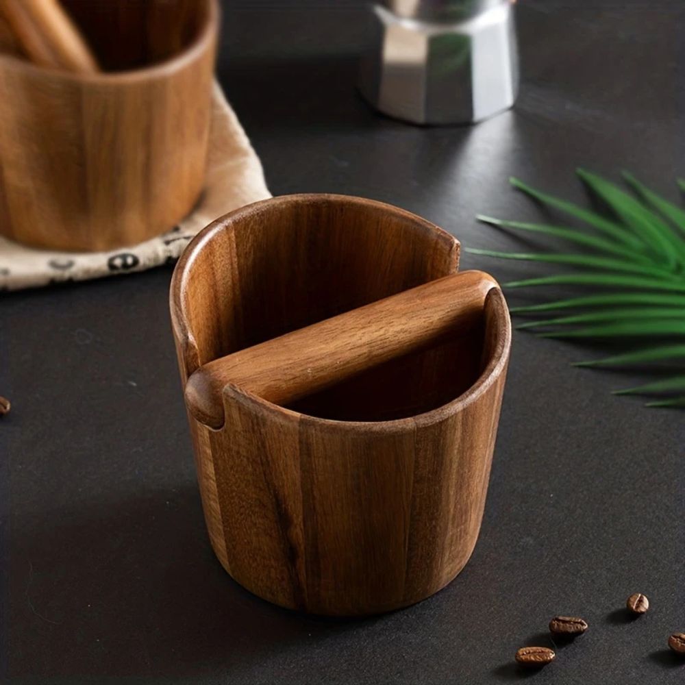 Eleganter Kaffeepuck-Entsorger aus Holz