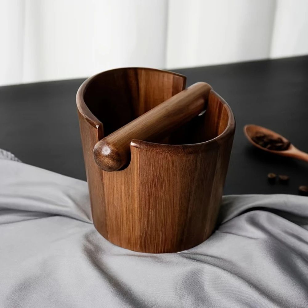 Eleganter Kaffeepuck-Entsorger aus Holz