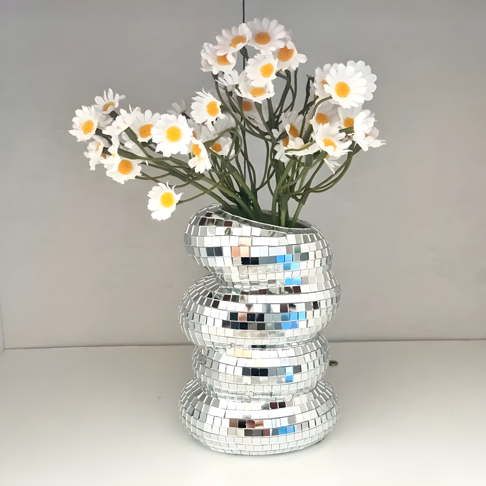 Spiegelkachel-Vase im Spiralmuster