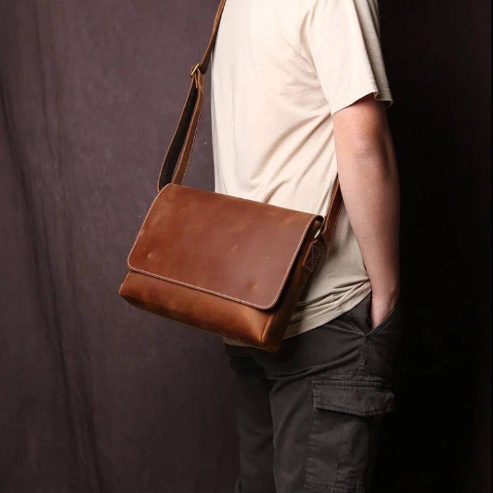 Elegant Men's Leather Messenger Bag