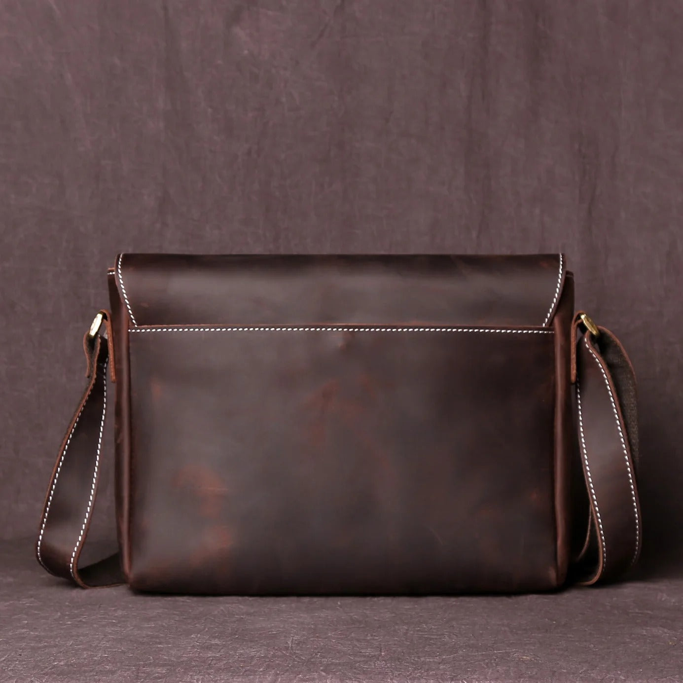 Elegant Men's Leather Messenger Bag