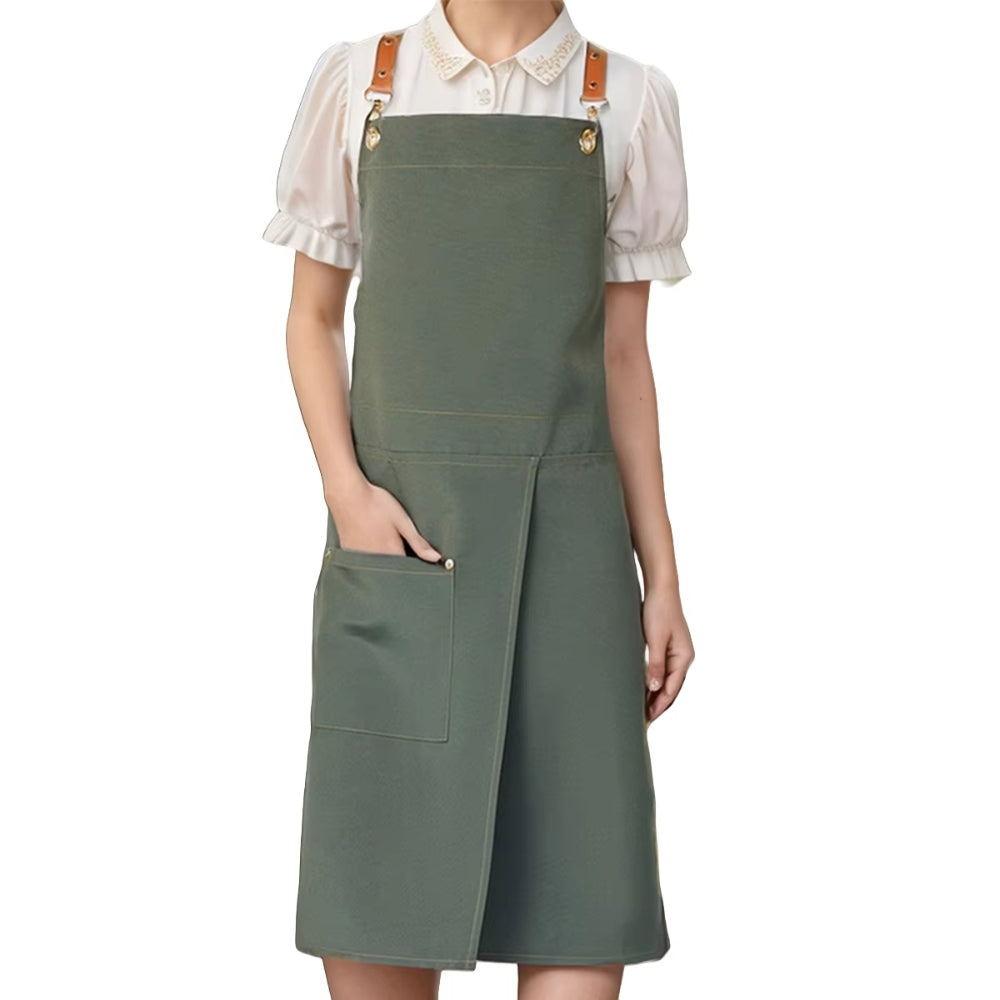 Elegant skirt apron with practical pockets and adjustable straps