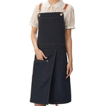 Elegant skirt apron with practical pockets and adjustable straps