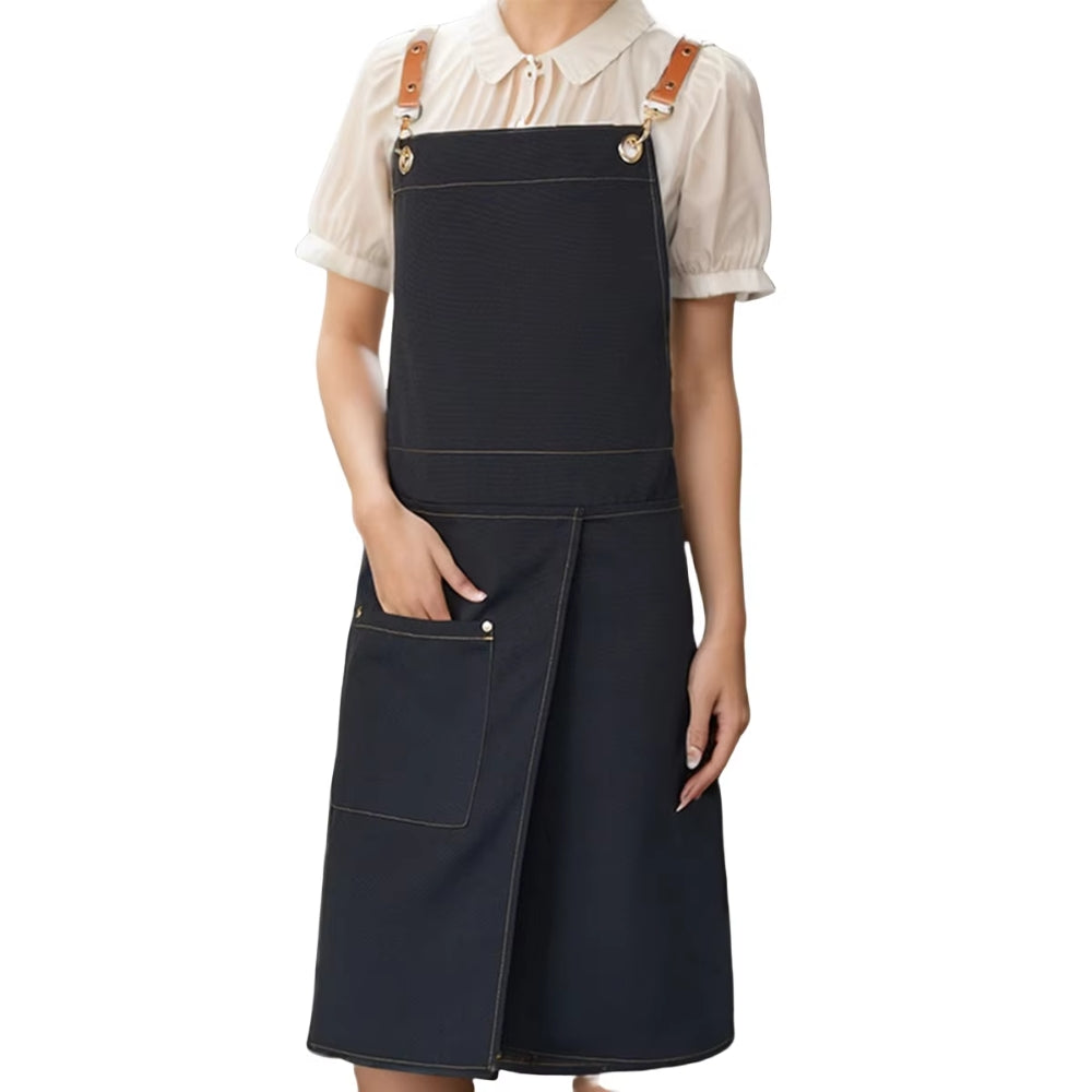 Elegant skirt apron with practical pockets and adjustable straps