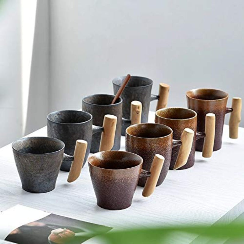 Eleganter Japanischer Retro-Becher mit Holzgriff