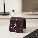 Elegante Keramikuhr – Zeitloses Quadratdesign für Ihr Zuhause