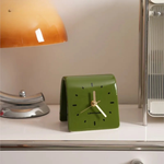 Elegante Keramikuhr – Zeitloses Quadratdesign für Ihr Zuhause