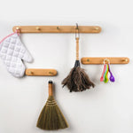 Elegante Wandhaken aus Holz mit Messingakzenten – Platzsparende Organizer