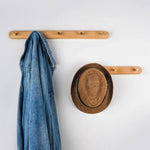 Elegante Wandhaken aus Holz mit Messingakzenten – Platzsparende Organizer