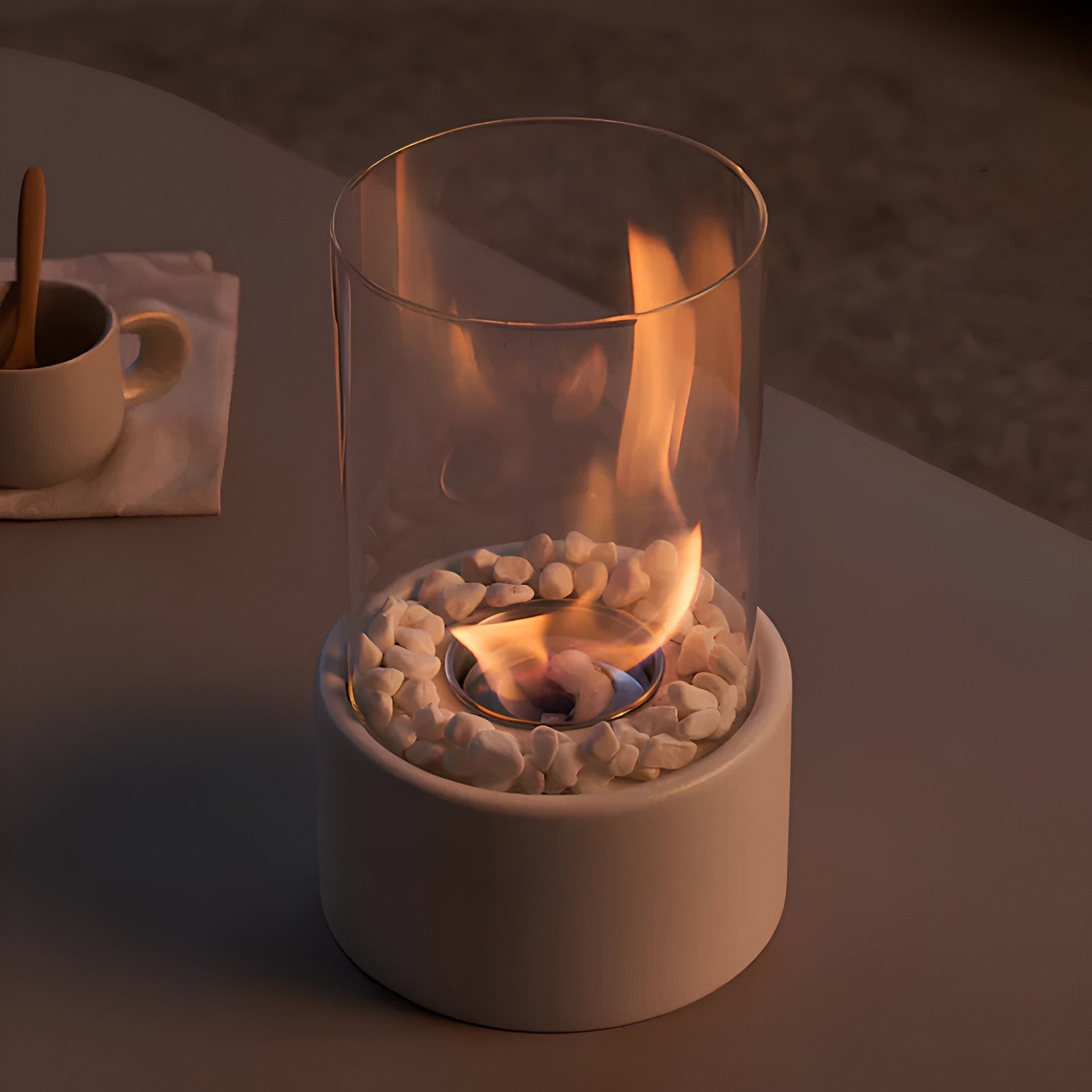Eleganter Tischfeuerplatz mit Metallbasis – Ideal für Innen und Außen