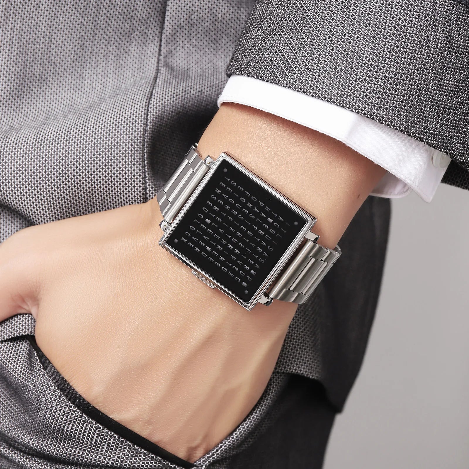Elegante Hybrid-Uhr mit Buchstabenanzeige aus Edelstahl