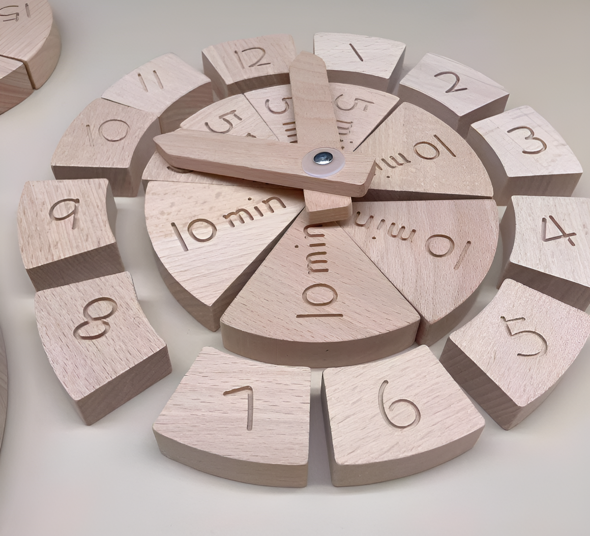 Kids Learning Clock - playfully discover time and fractions