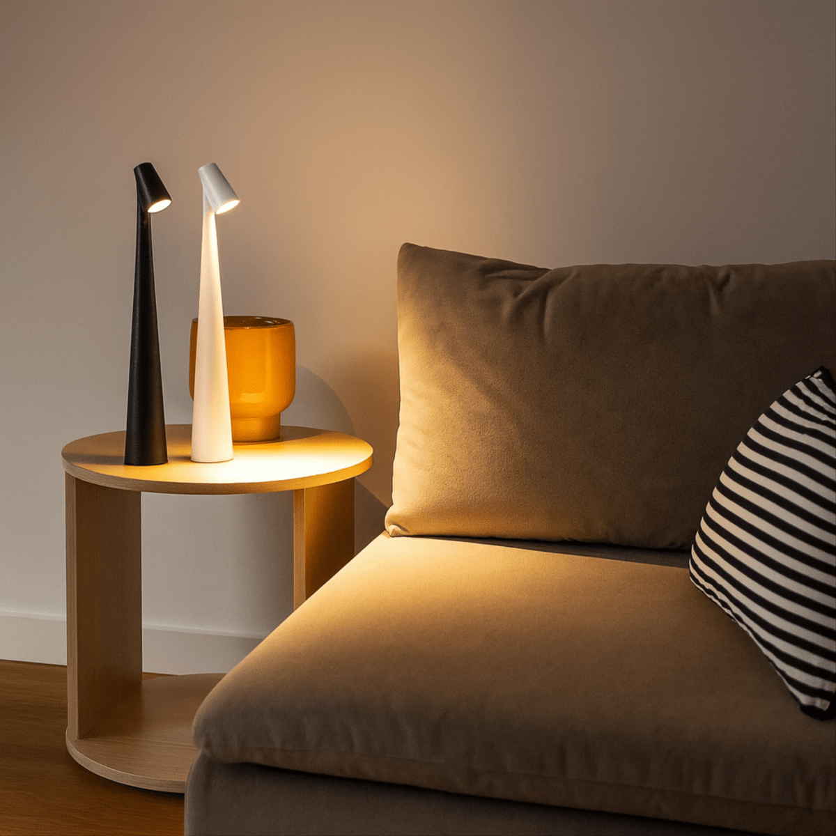 Stylische Tischlampe | Kabellos Dimmbar | Metallgehäuse | Wiederaufladbare Batterie mit 20 Stunden Laufzeit